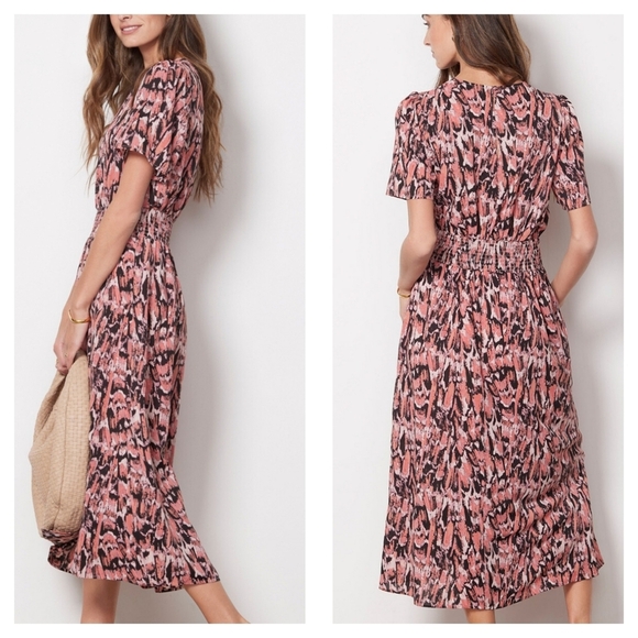 Evereve Alana Smocked Lightweight Pockets Midi Dress in Multi Pattern - Picture 3 of 15